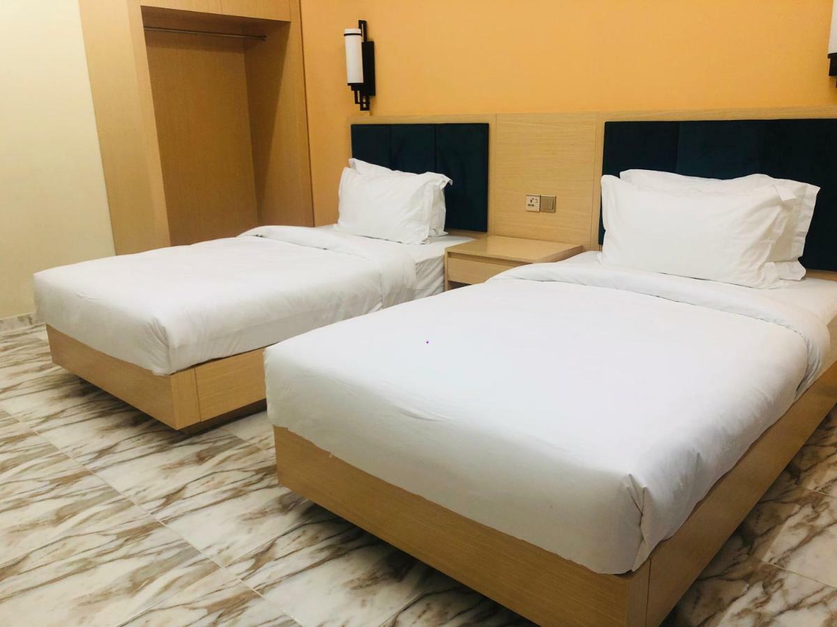 Season Inn Hotel Barka Bagian luar foto